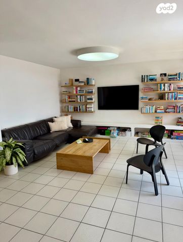 דירה, מבוא פלי"ם 36, הגבעה הצרפתית, גבעת שפירא, ירושלים