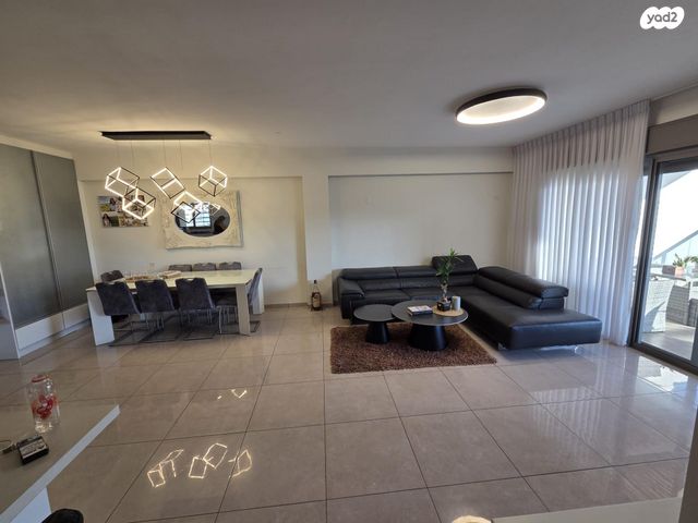 גג/ פנטהאוז, שדרות בית וגן 4, בית וגן, קרית אתא