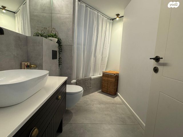 דירת גן, מנחם בגין 2, מורשה, רמת השרון