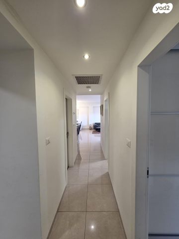 גג/ פנטהאוז, שדרות בית וגן 4, בית וגן, קרית אתא