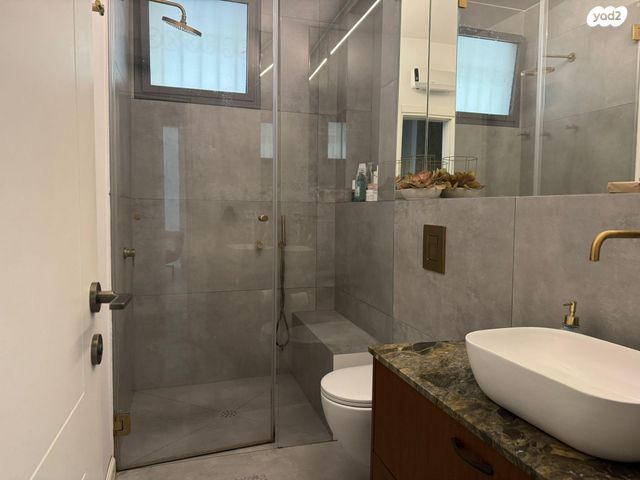 דירת גן, מנחם בגין 2, מורשה, רמת השרון