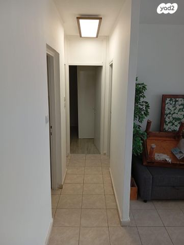 דירת גן, איבי נחל 64, אבני חפץ, אבני חפץ