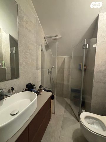 יחידת דיור, נחל הירקון 1, אירוס, אירוס