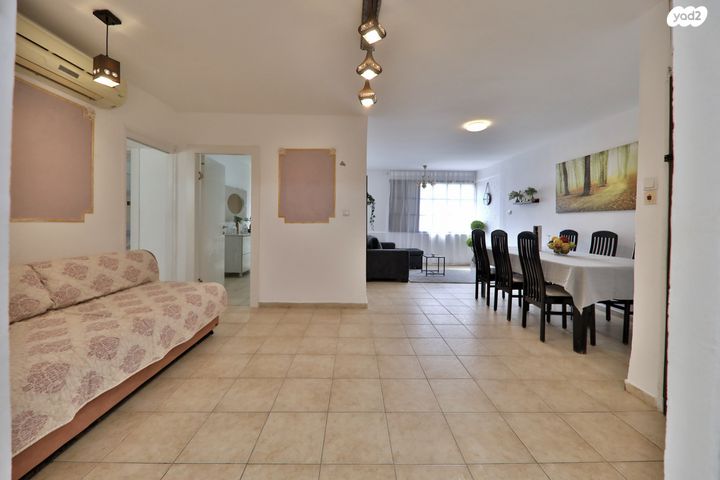 דירה, שדרות הנשיא טרומן 8, קרית חיים מערבית, חיפה