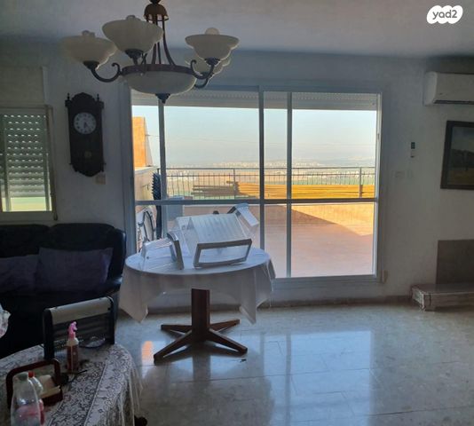 גג/ פנטהאוז, השזיף 11, רמות יצחק, נשר