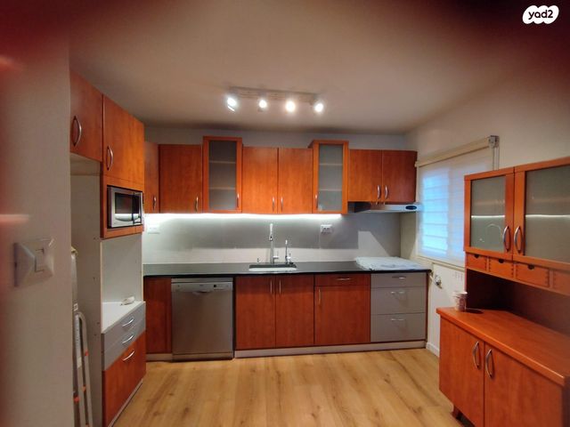 דירה, התבור 5, גבעת סביון, גני תקווה