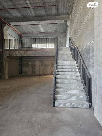 מחסנים, היצירה 19, אזור תעשיה, בית הסוהר המרכזי, רמלה