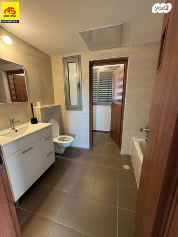 דירה, האושר, שרונה, כפר יונה