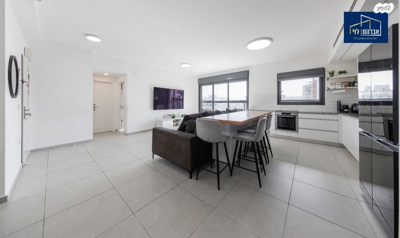 דירה, דליה רביקוביץ', פסגות אפק, ראש העין