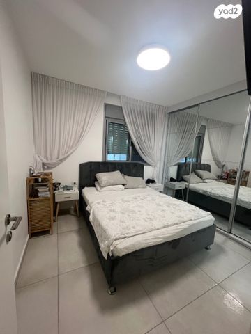 דירה, האישה העברייה, כרמי גת, קרית גת