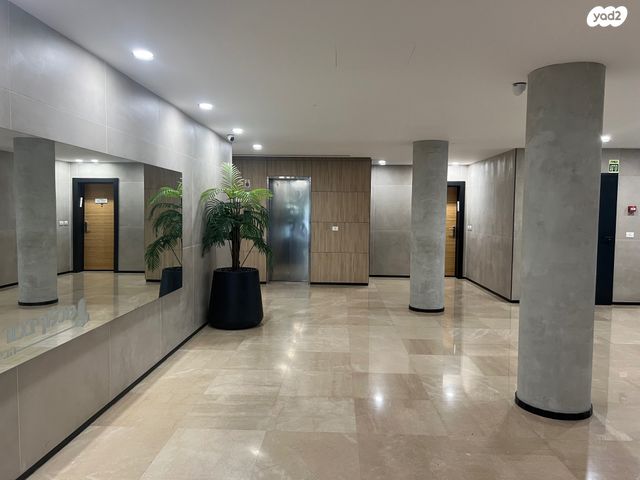 דירה, האישה העברייה, כרמי גת, קרית גת