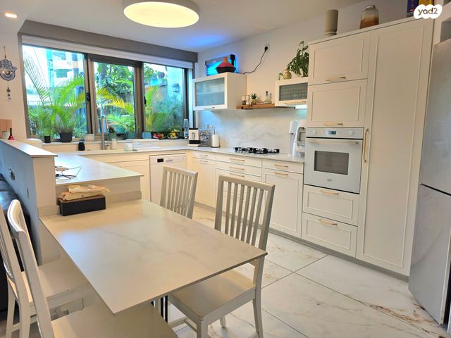 דירת גן, הרצליה הירוקה, נווה עובד, הרצליה