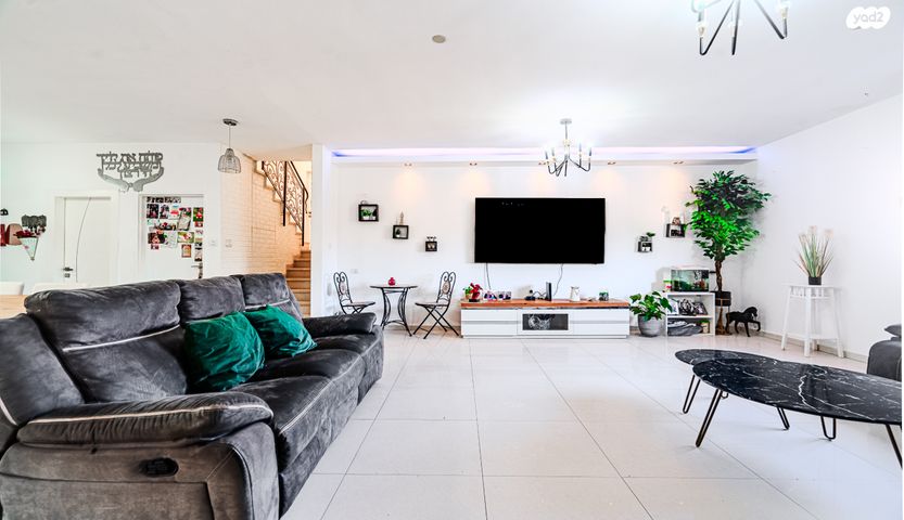 דו משפחתי, צבי סגל, ברנע, אשקלון