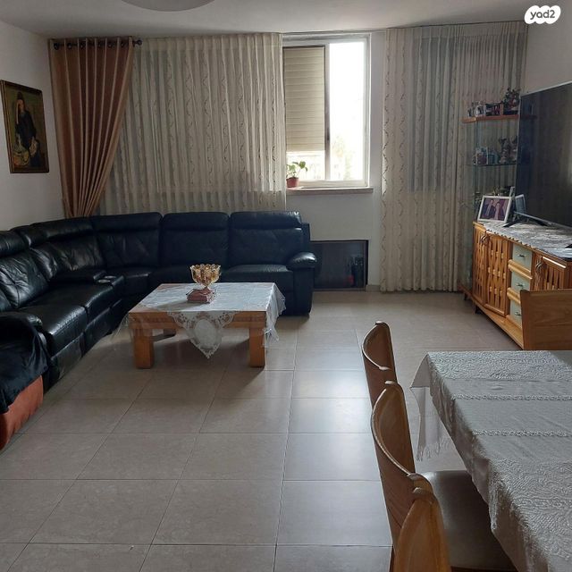 דירה, רמב"ם, ראשון לציון