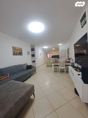 דירת גן, נתיבות