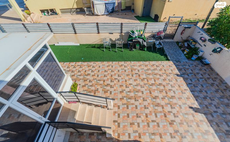 דו משפחתי, צבי סגל, ברנע, אשקלון