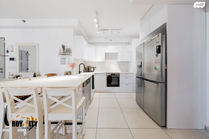 דירה, שייקה אופיר, פסגות אפק, ראש העין