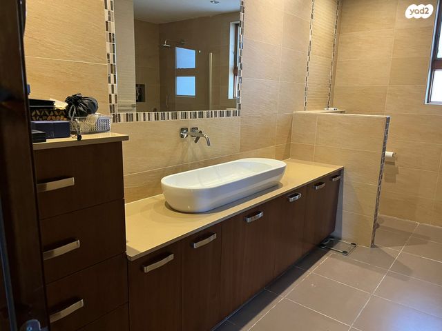 דו משפחתי, אפרת