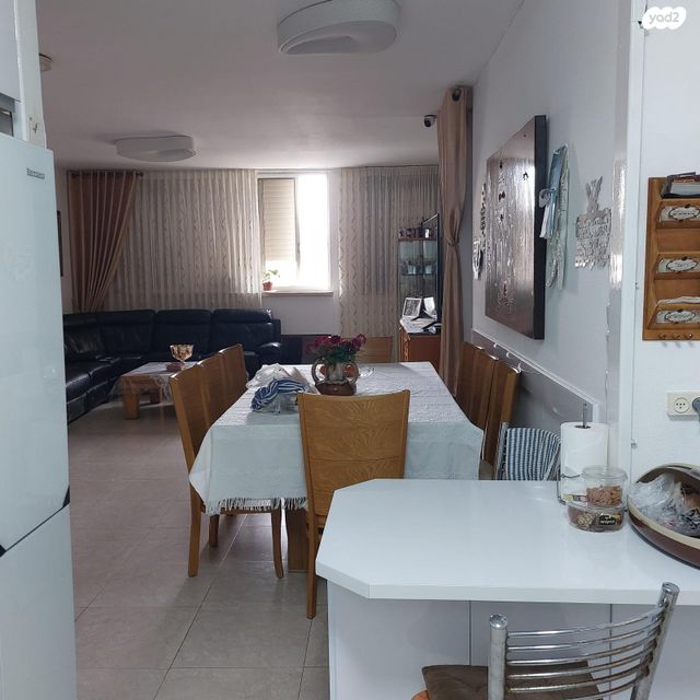 דירה, רמב"ם, ראשון לציון