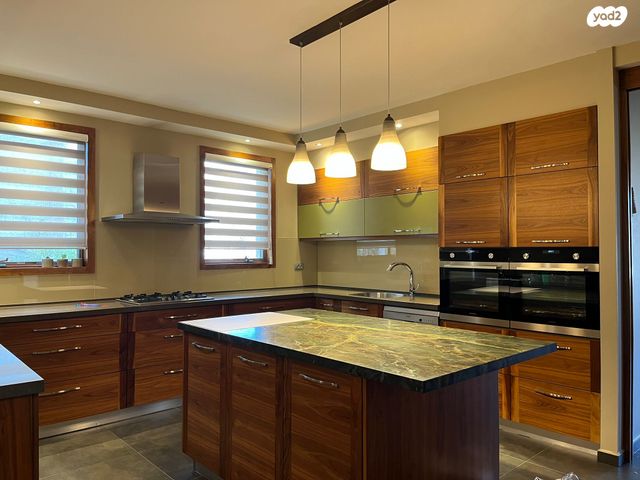 דו משפחתי, אפרת