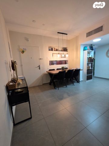 דירת גן, הנרקיסים, רכסים, רכסים