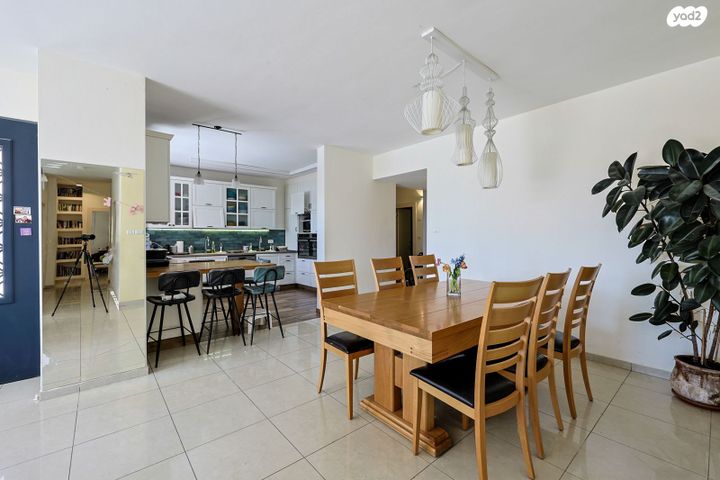 דירה, אלעזר