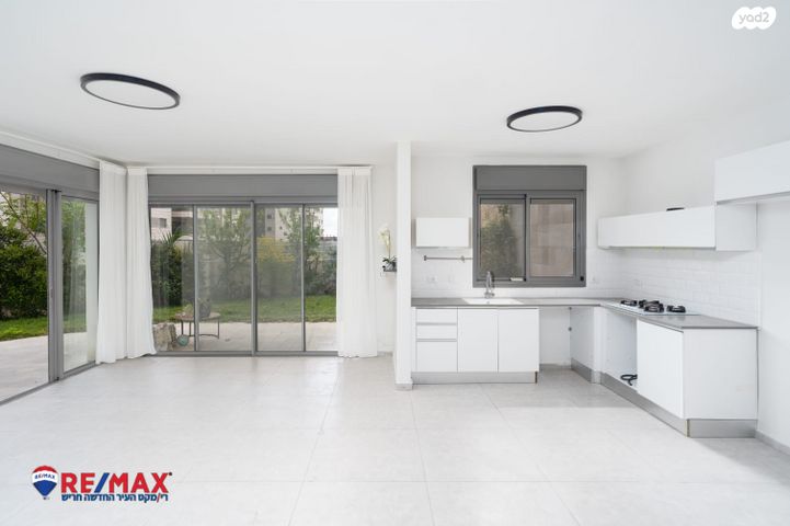 דירת גן, סביון, הפרחים, חריש