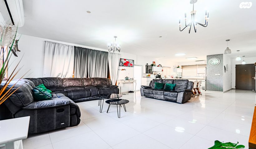 דו משפחתי, צבי סגל, ברנע, אשקלון