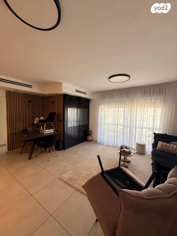 דירה, שדרות מנחם בגין, החותרים, טירת כרמל