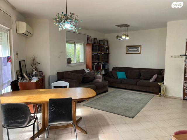 דירת גן, אלון שבות