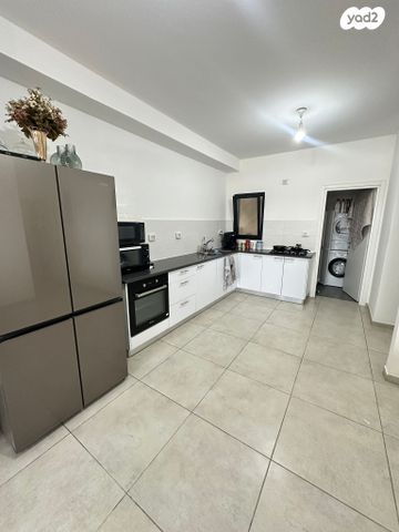 דירה, אריאל שרון, נווה שרון / שער העיר, נתיבות