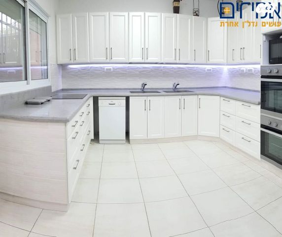 הרב יצחק נסים 33