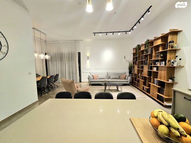 גג/ פנטהאוז, נצר חזני, נתיבות מערב, נתיבות