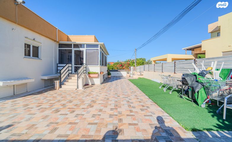 דו משפחתי, צבי סגל, ברנע, אשקלון