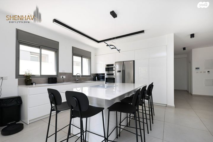 דירת גן, תל מונד