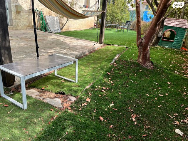 דירת גן, אלון שבות