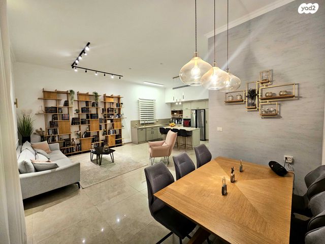 גג/ פנטהאוז, נצר חזני, נתיבות מערב, נתיבות