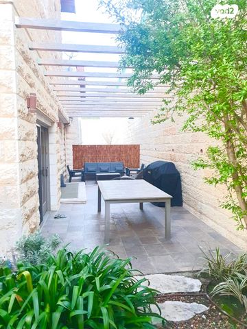 דו משפחתי, אפרת