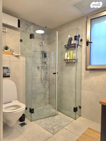 דירת גן, הרצליה הירוקה, נווה עובד, הרצליה