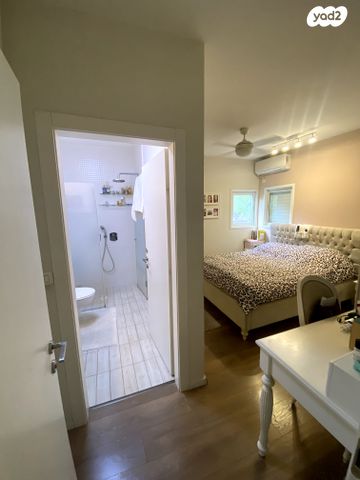 דירה, כפר סבא