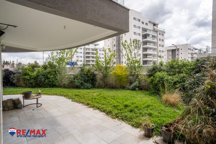 דירת גן, סביון, הפרחים, חריש