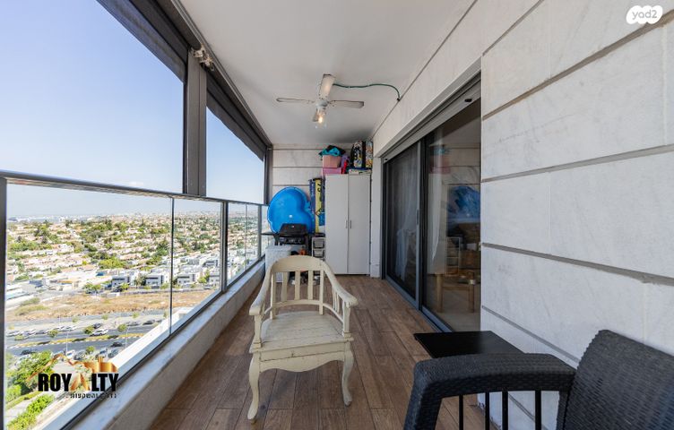 דירה, שייקה אופיר, פסגות אפק, ראש העין