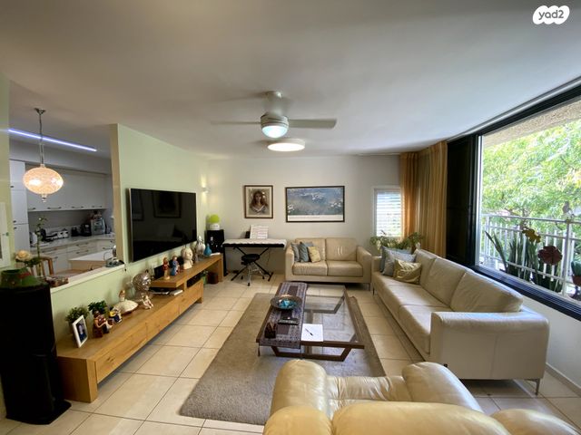 דירה, כפר סבא