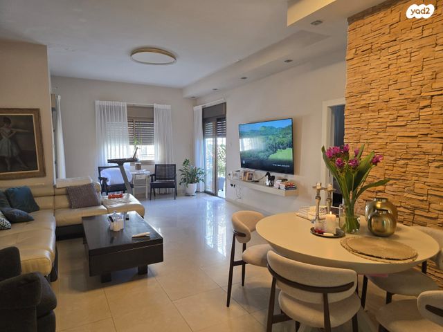 דרך יד לבנים 28