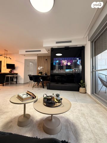 דירה, שדרות מנחם בגין, החותרים, טירת כרמל