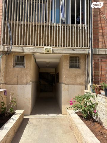 דירה, רבי צדוק 13, קטמונים, ירושלים