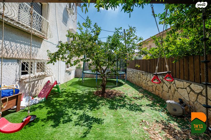 דו משפחתי, יעקב, זכרון יעקב