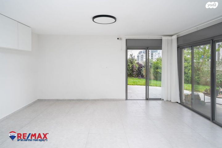 דירת גן, סביון, הפרחים, חריש