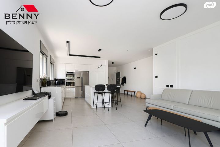 דירת גן, תל מונד