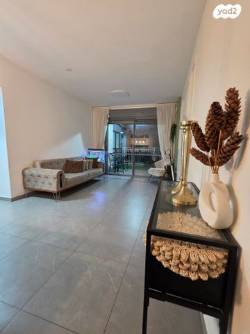 דירת גן, הנרקיסים, רכסים, רכסים